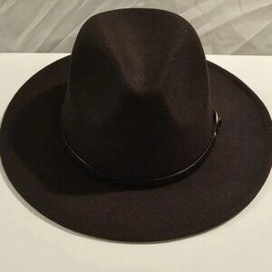 HAT IN BLACK COLOR